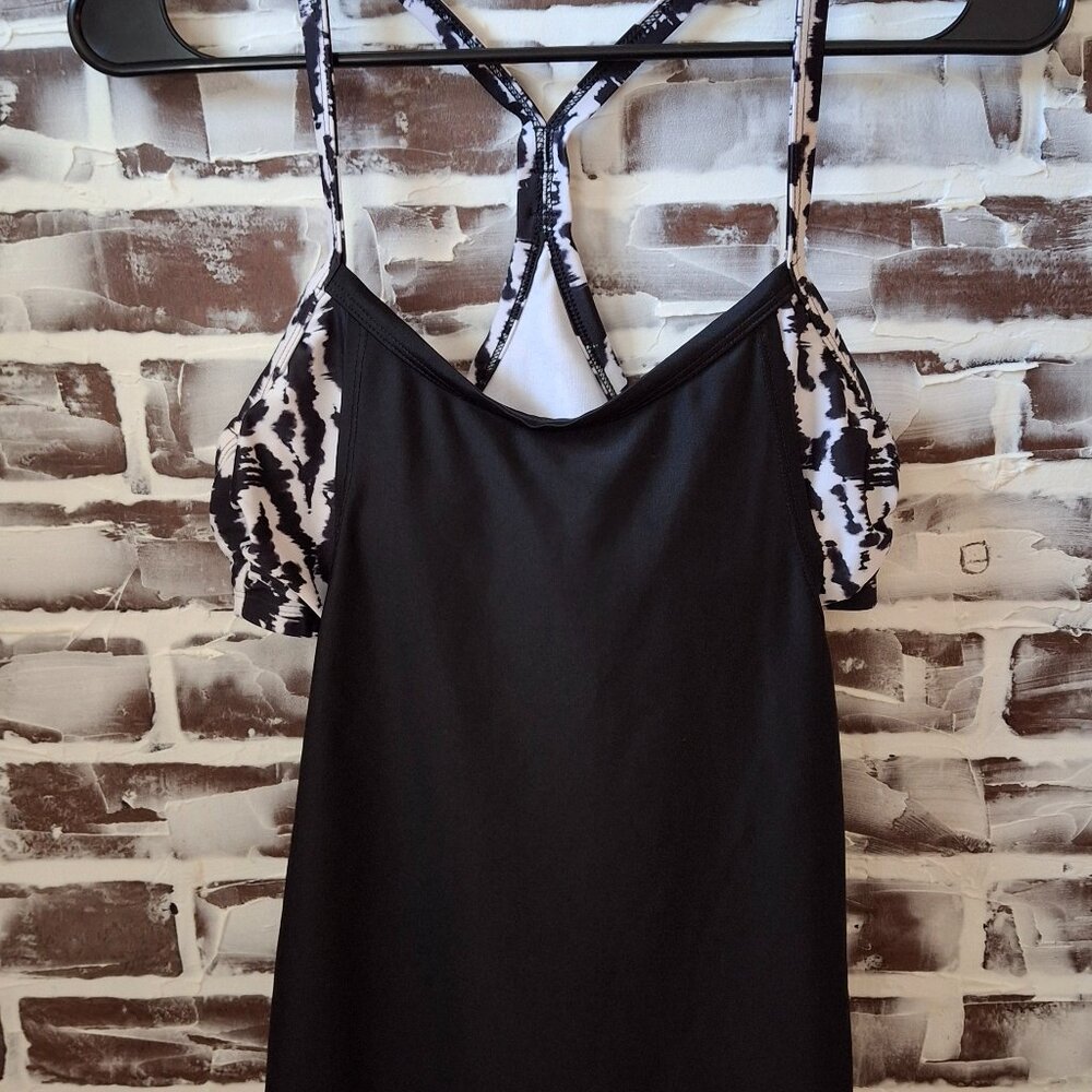 Xersion Medium Workout Tank Built in Bra Black White Running Yoga